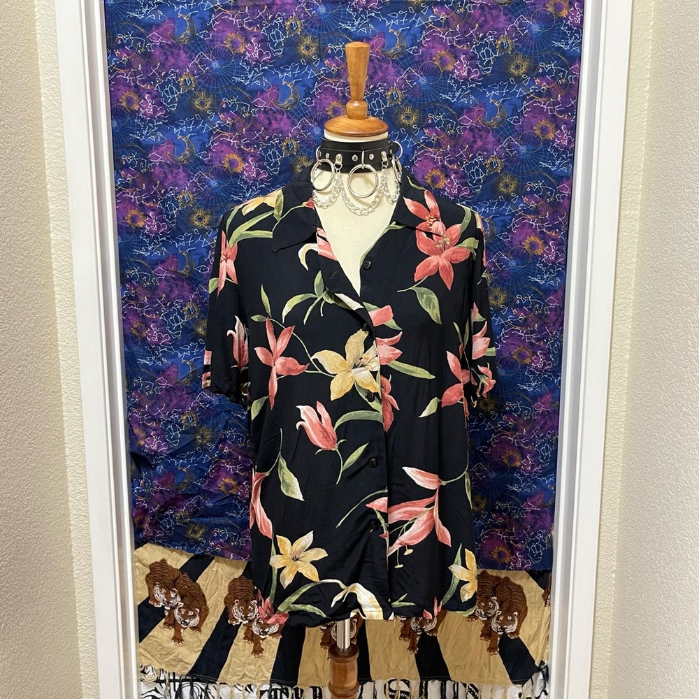 🌈 Amazing Vintage dark floral top - Picture 2 of 11